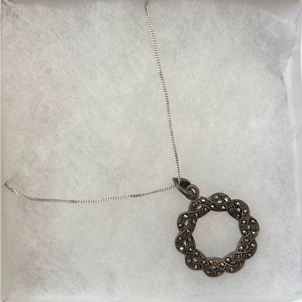 Oval silver necklace